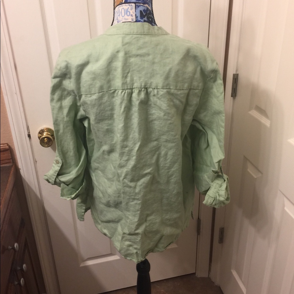 Button up blouse. - Picture 3 of 4